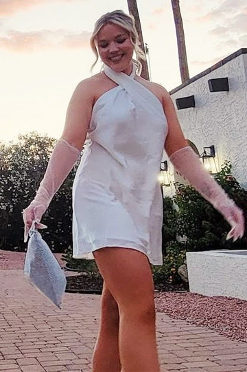 Vestido de fiesta con cuello halter y espalda descubierta